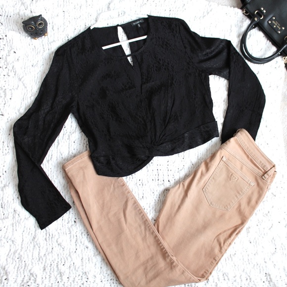 NWT Dynamite Blouse with twist in the front - Picture 2 of 5